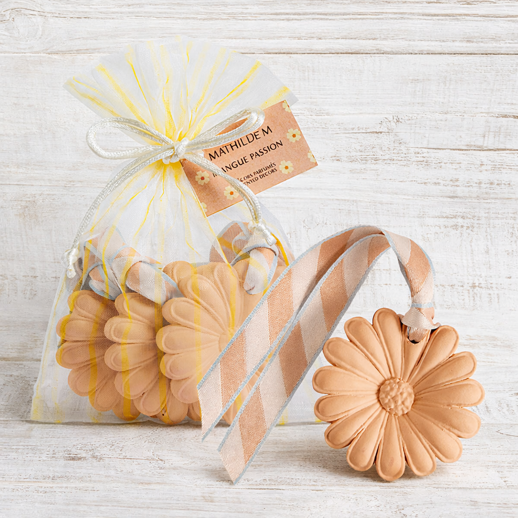 4ca20f_c1640b3942904c4aa6861a0bf7e72a87mv2.png Décors parfumés Mangue Sorbet – Mathilde M | Parfum d’intérieur fruité